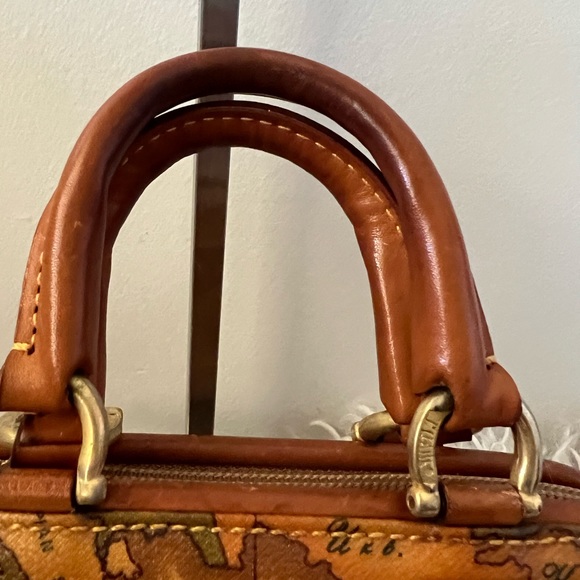 Alviero Martini sling or handbag - Picture 3 of 13